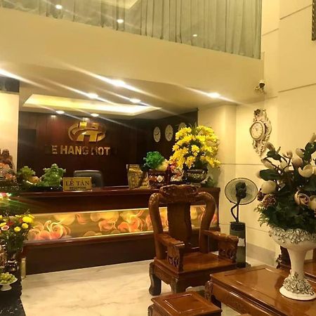 Khach San Le Hang Long Xuyên Esterno foto